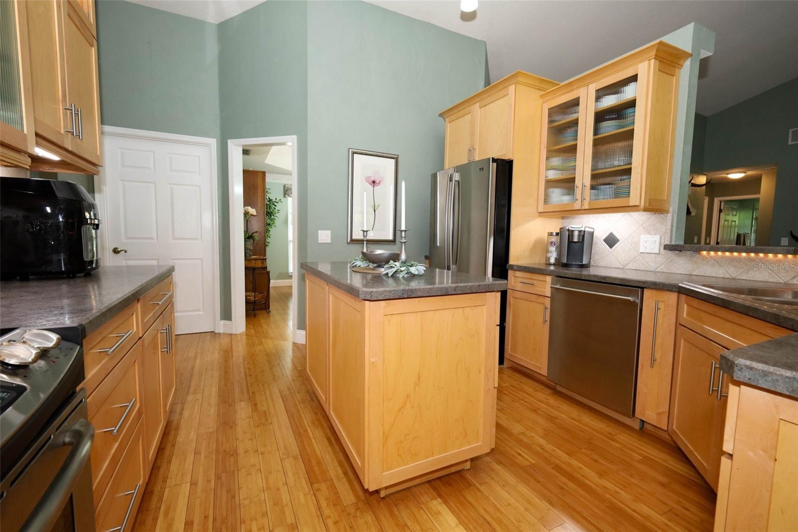 Image 16 of 54 For 1010 Pinehurst Court