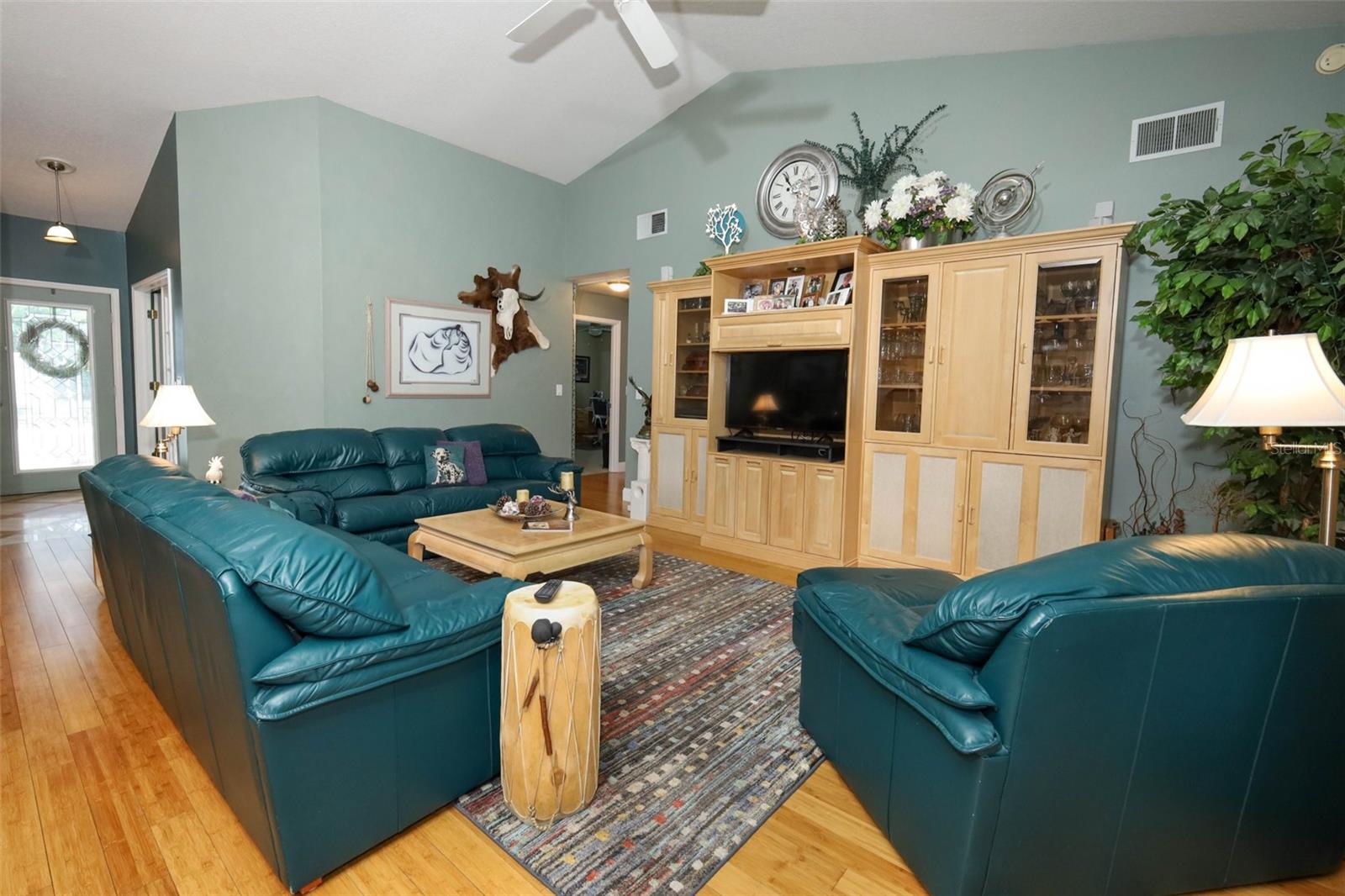 Image 19 of 54 For 1010 Pinehurst Court
