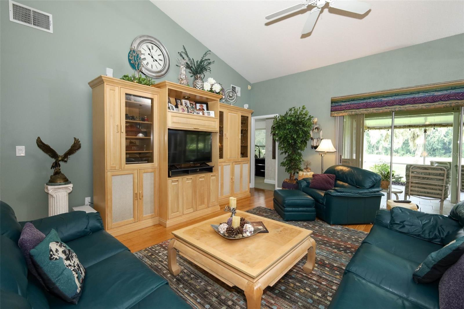 Image 20 of 54 For 1010 Pinehurst Court