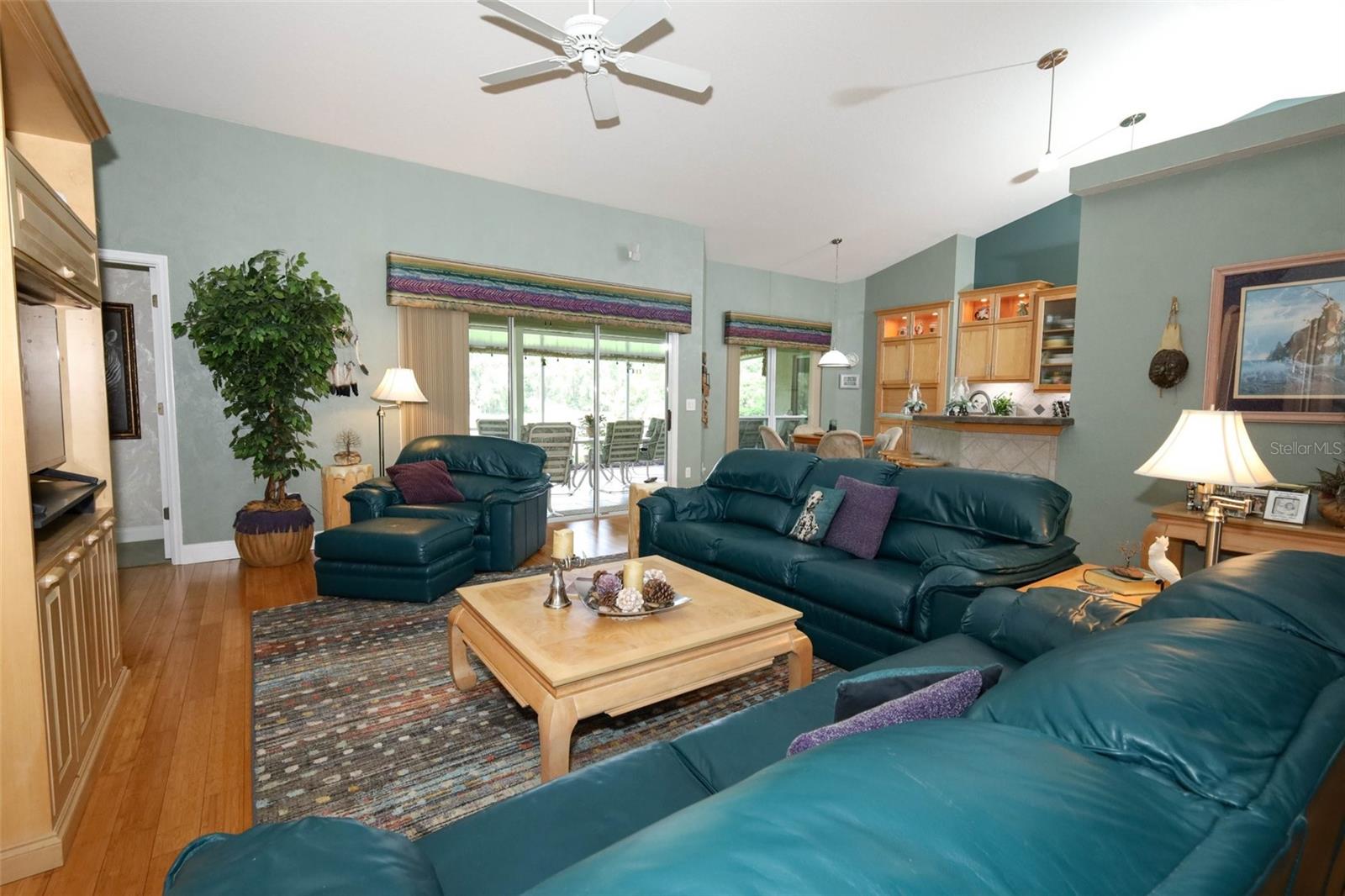 Image 21 of 54 For 1010 Pinehurst Court