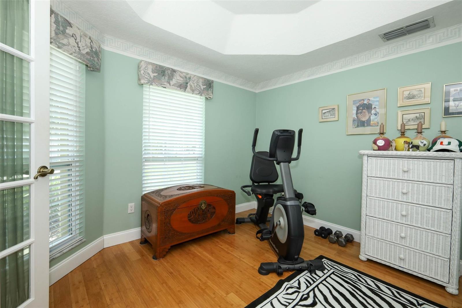 Image 6 of 54 For 1010 Pinehurst Court