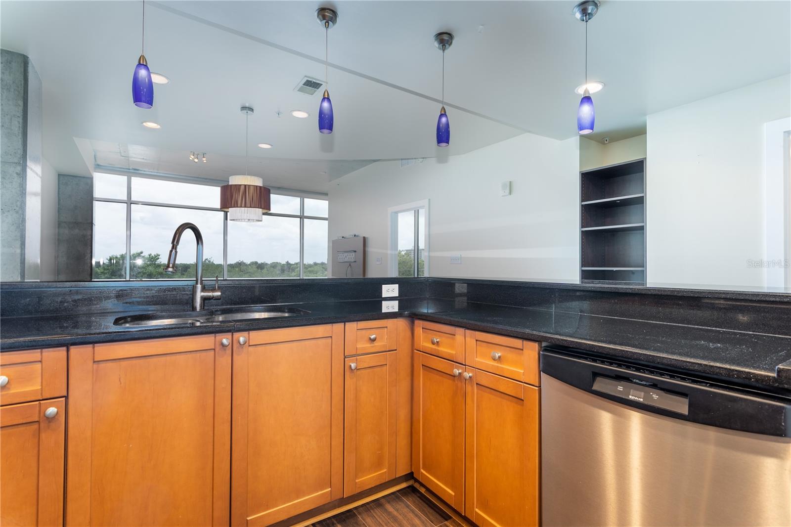 Image 9 of 50 For 525 Jackson Street 606