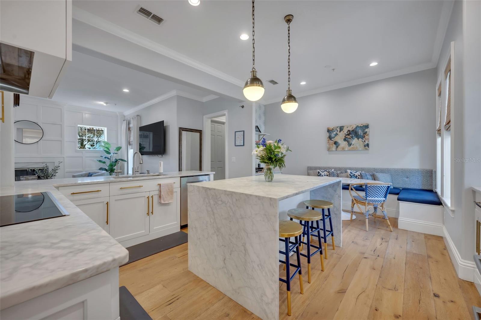 Image 16 of 52 For 2098 Osprey Avenue
