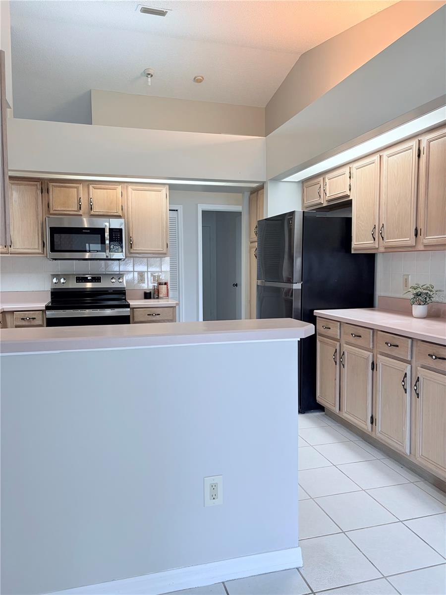 Image 19 of 36 For 30 Pinetree Drive