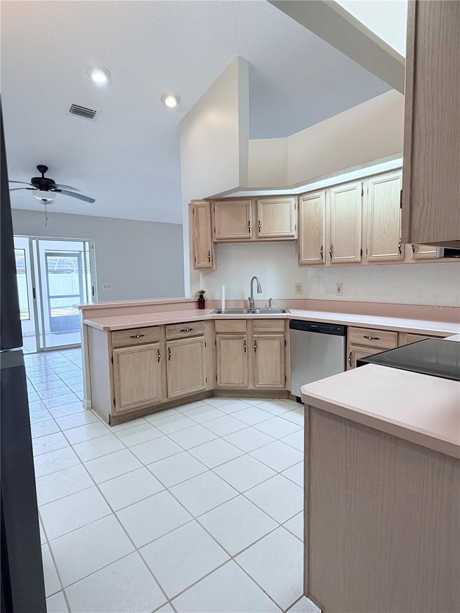 Image 20 of 36 For 30 Pinetree Drive