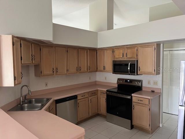 Image 6 of 14 For 30 Pinetree Drive