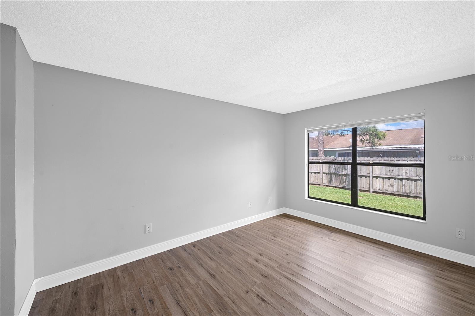 Image 11 of 25 For 86 Silver Park Circle