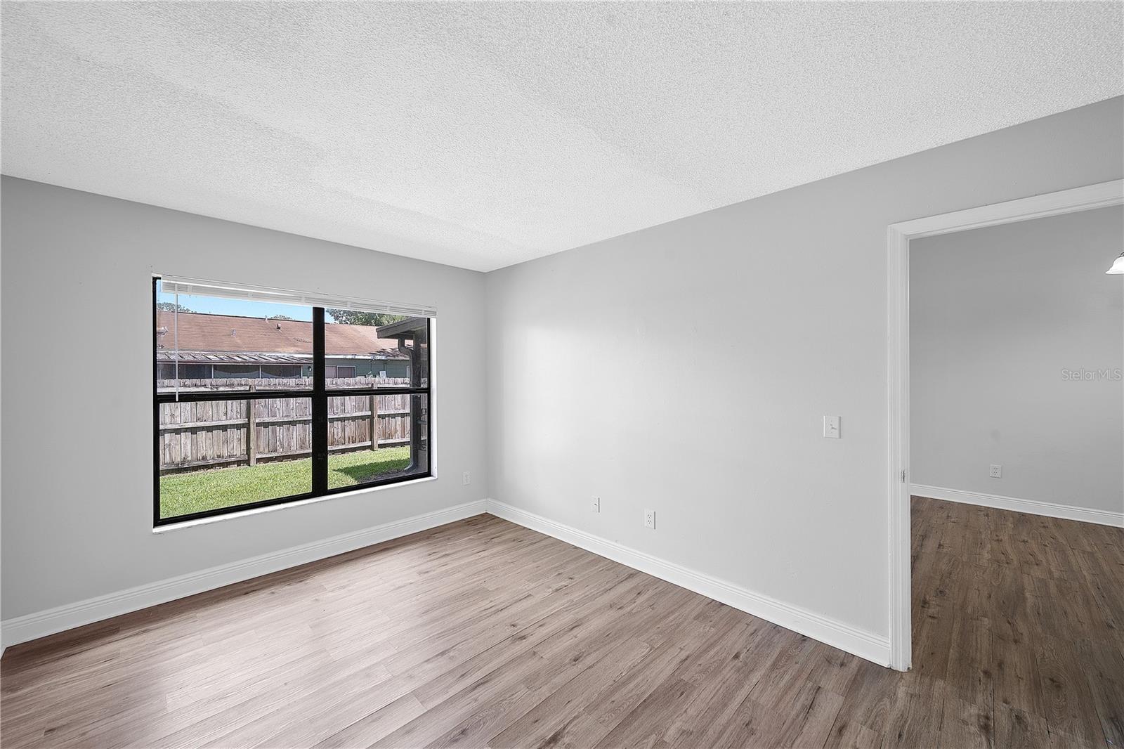 Image 12 of 25 For 86 Silver Park Circle