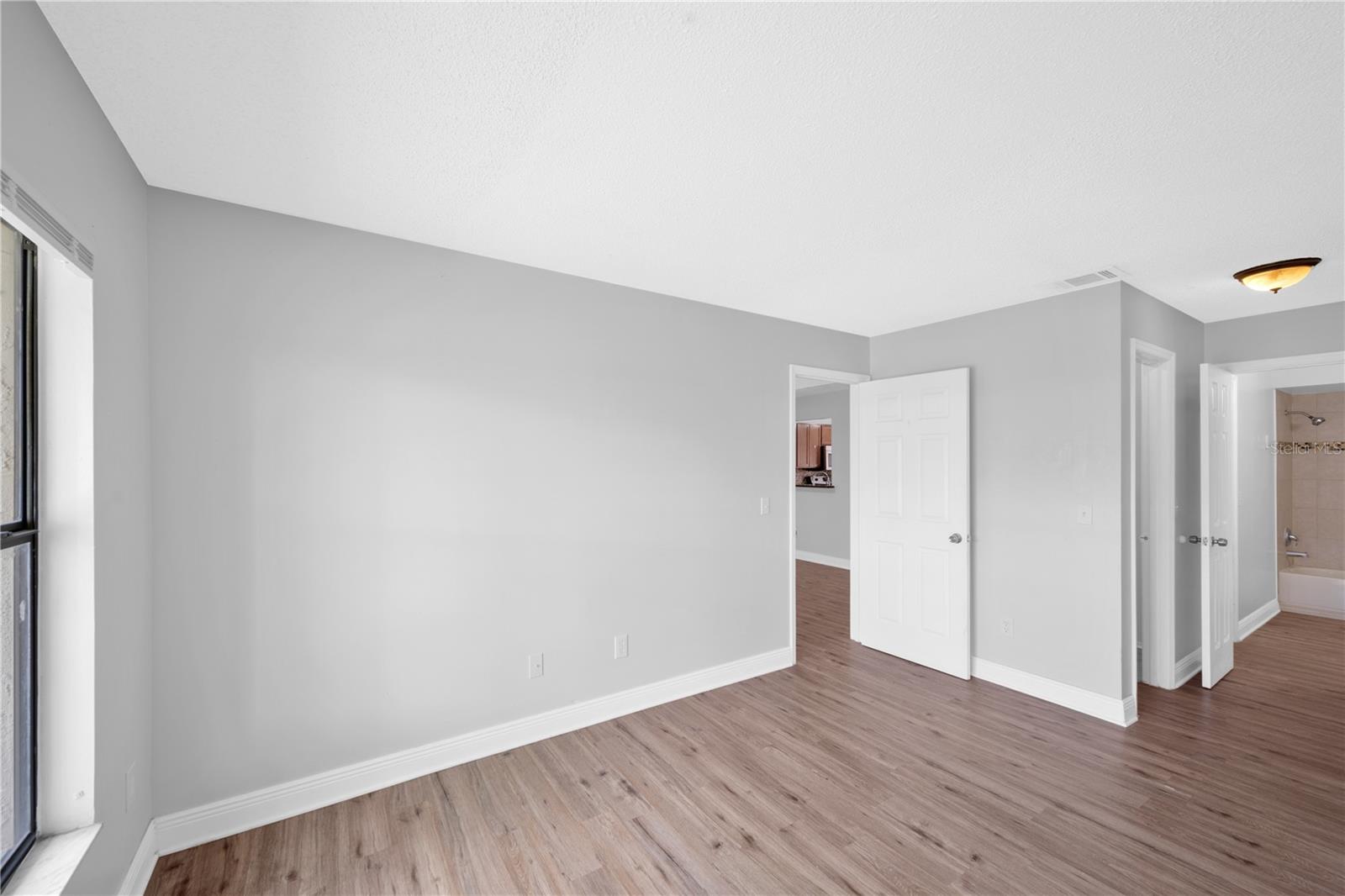 Image 13 of 25 For 86 Silver Park Circle