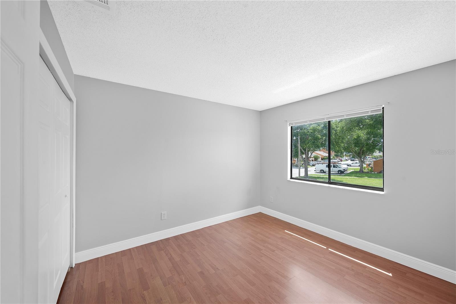 Image 16 of 25 For 86 Silver Park Circle