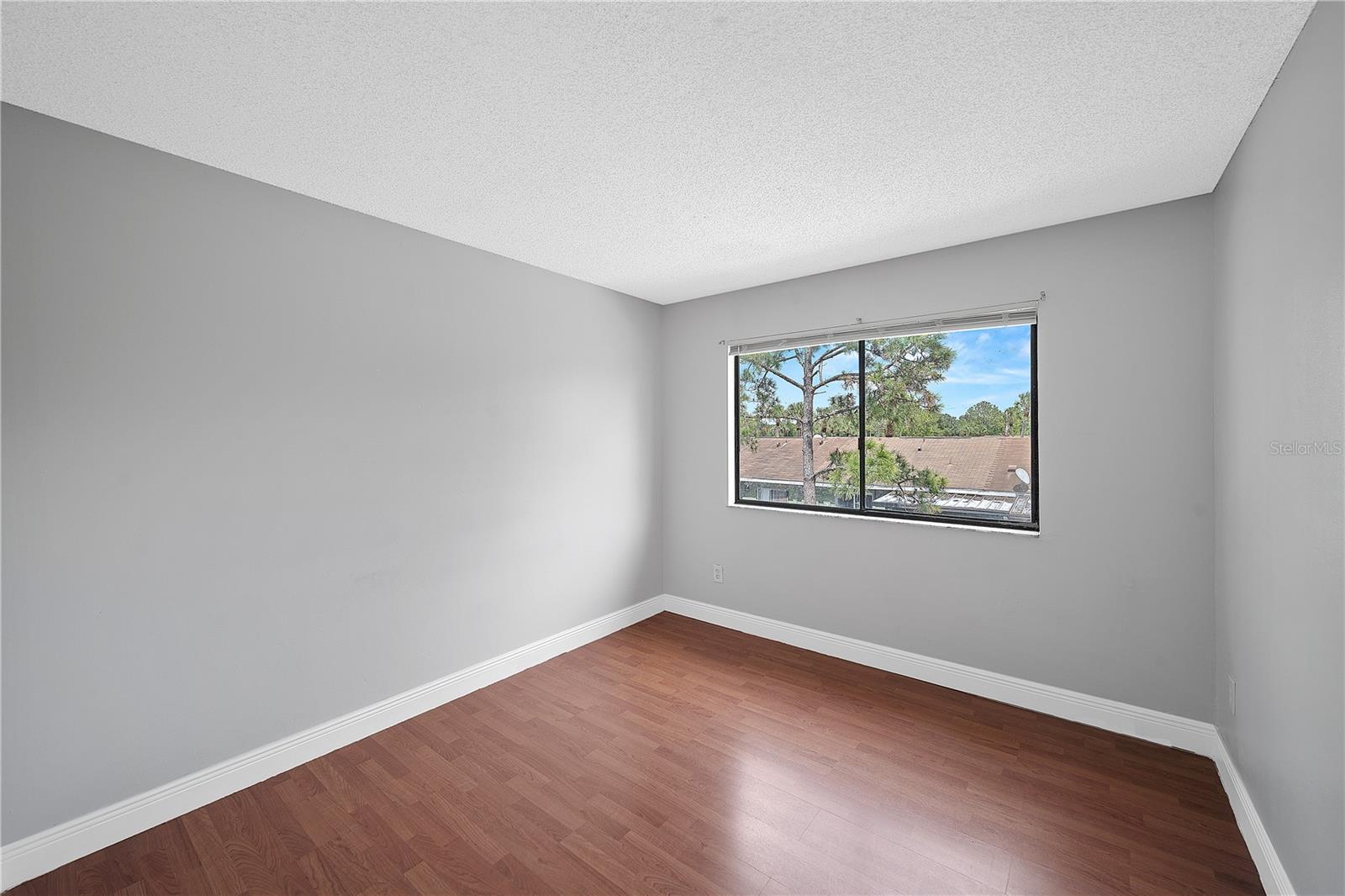 Image 18 of 25 For 86 Silver Park Circle