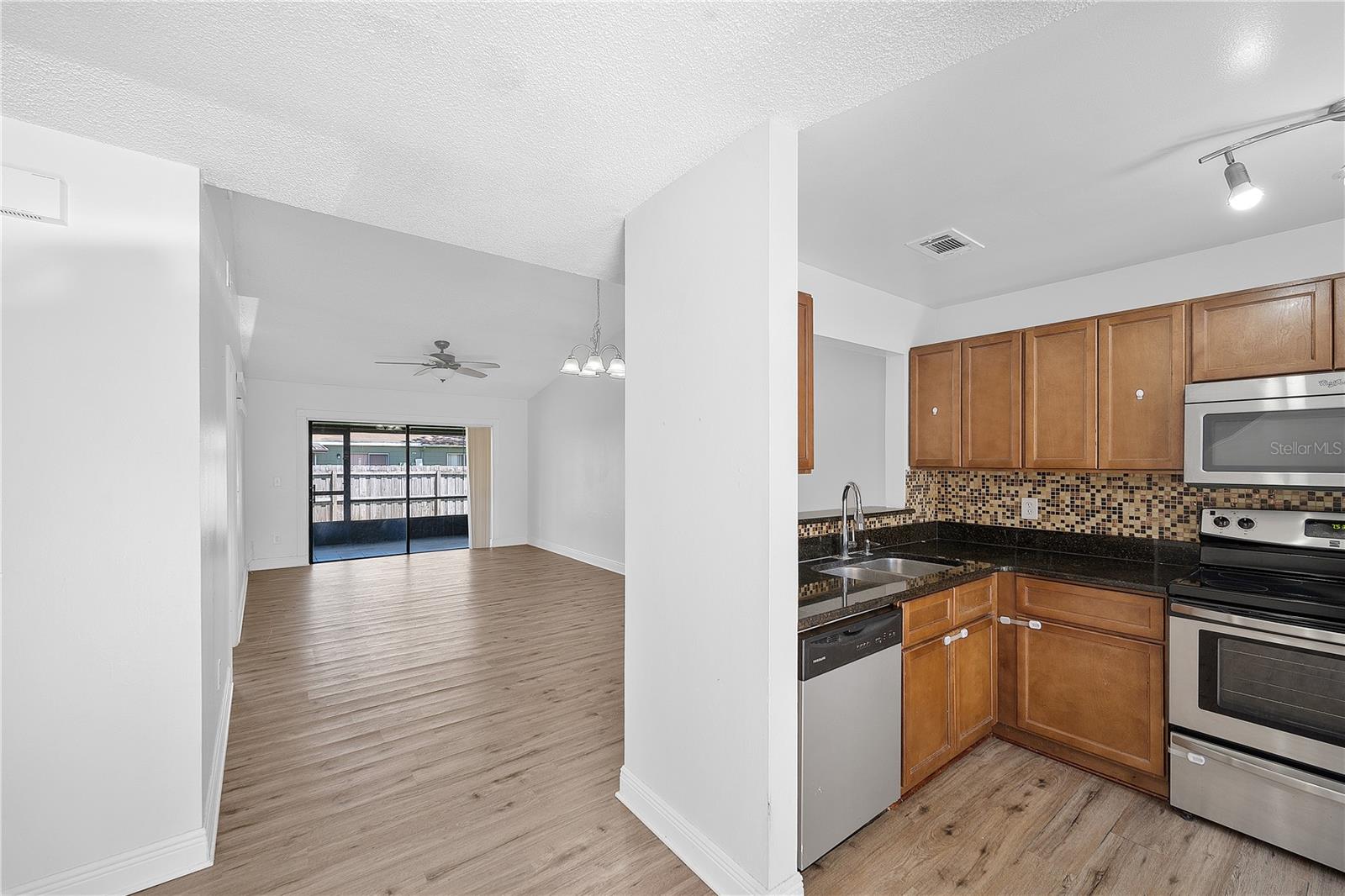Image 3 of 25 For 86 Silver Park Circle