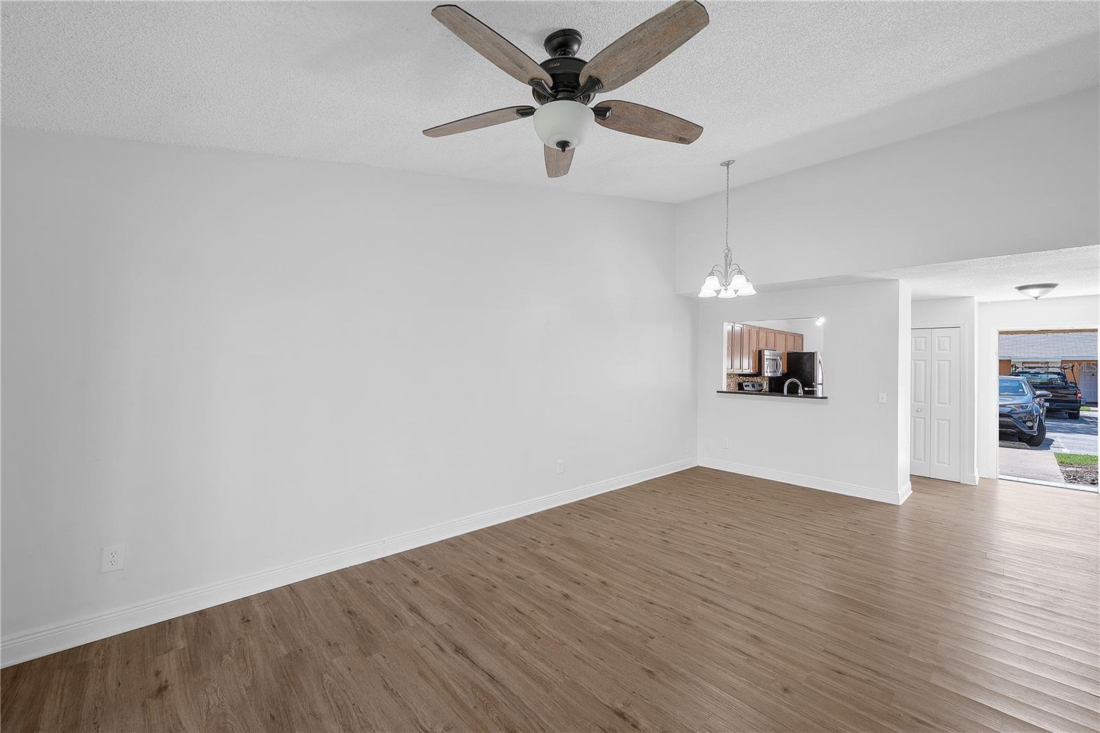 Image 4 of 25 For 86 Silver Park Circle