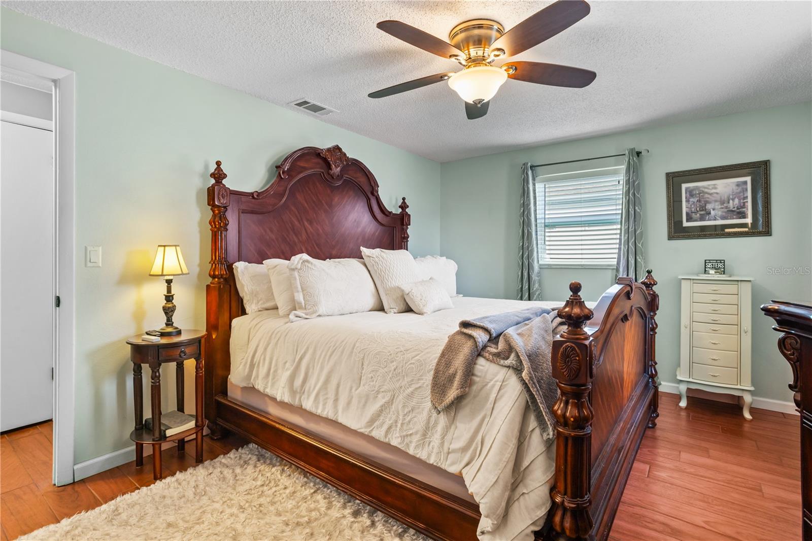 Image 17 of 37 For 7837 Edinburgh Drive