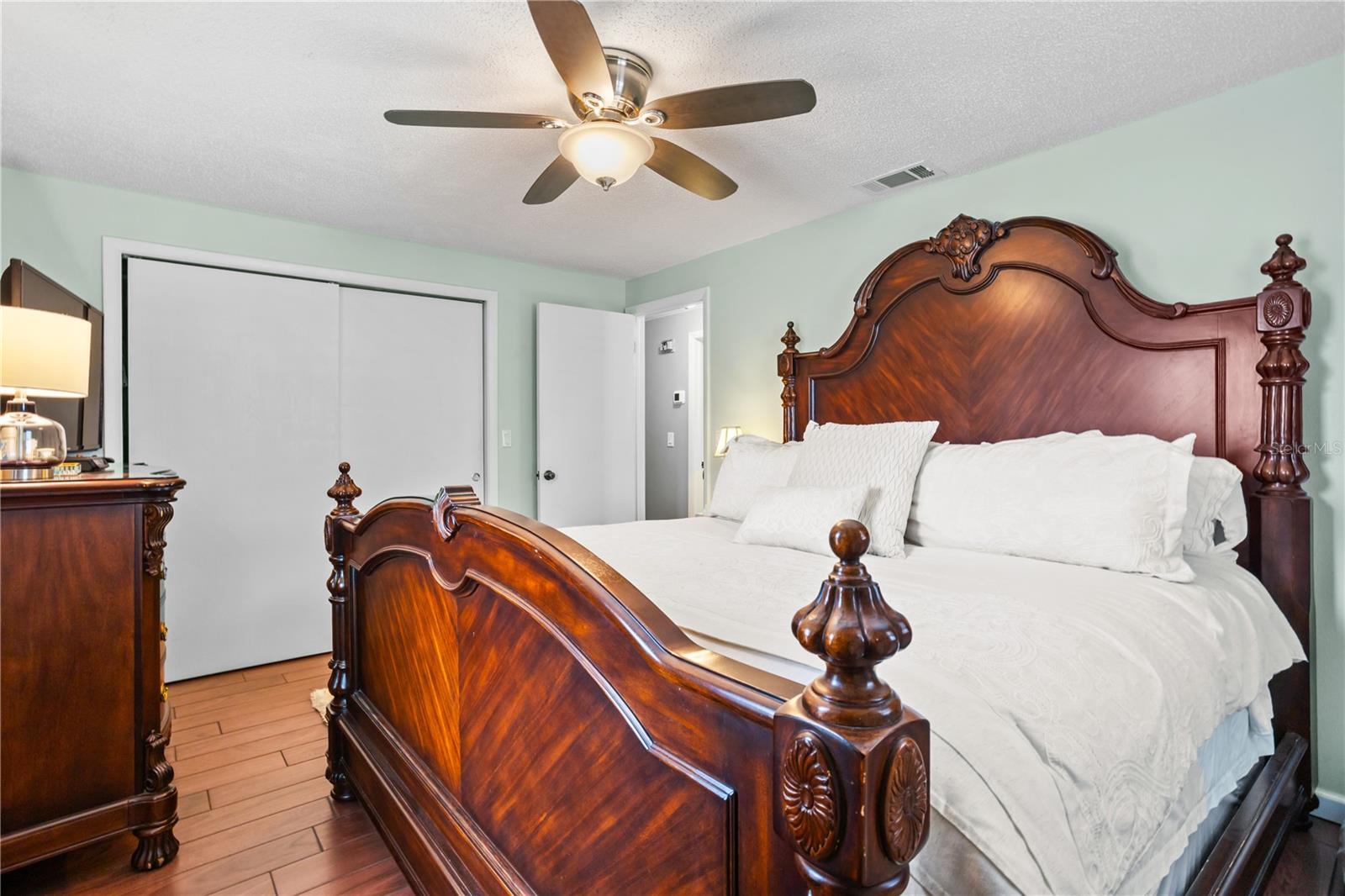 Image 19 of 37 For 7837 Edinburgh Drive