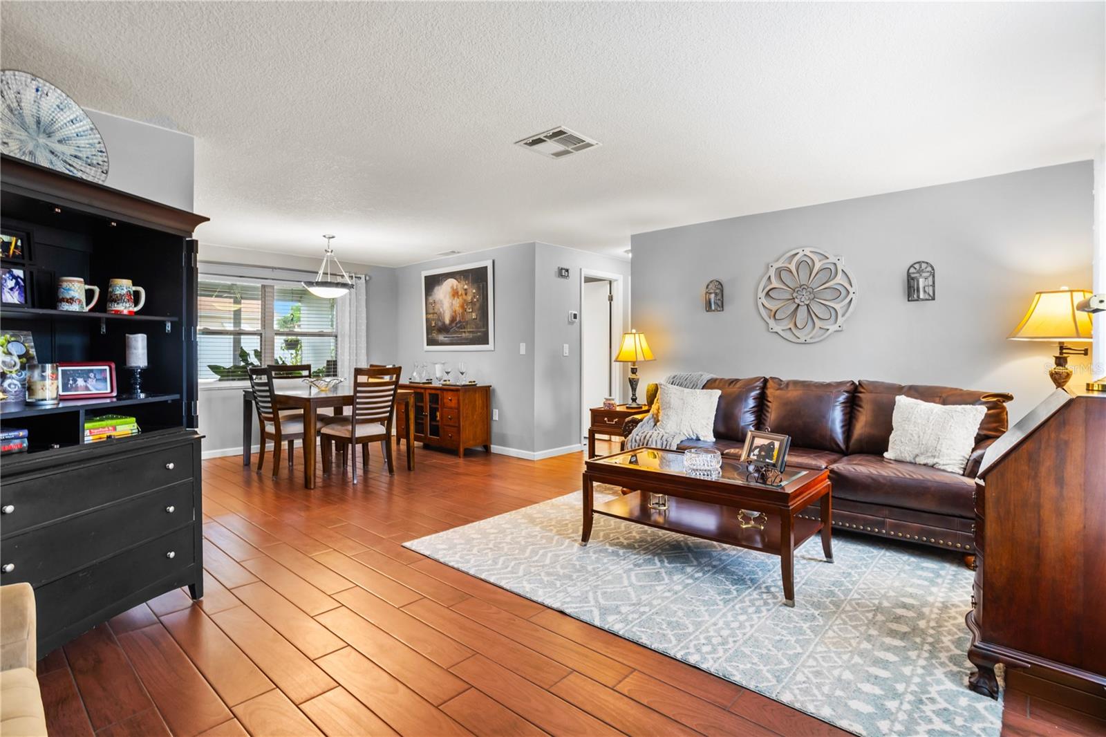 Image 6 of 37 For 7837 Edinburgh Drive