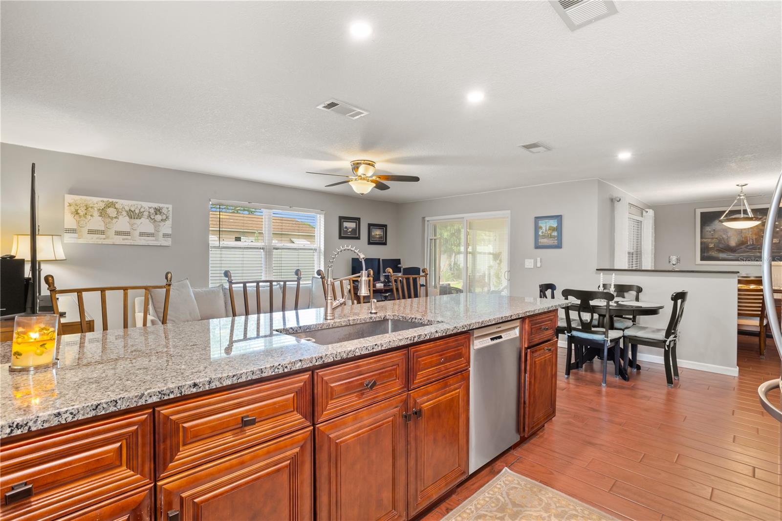 Image 8 of 37 For 7837 Edinburgh Drive