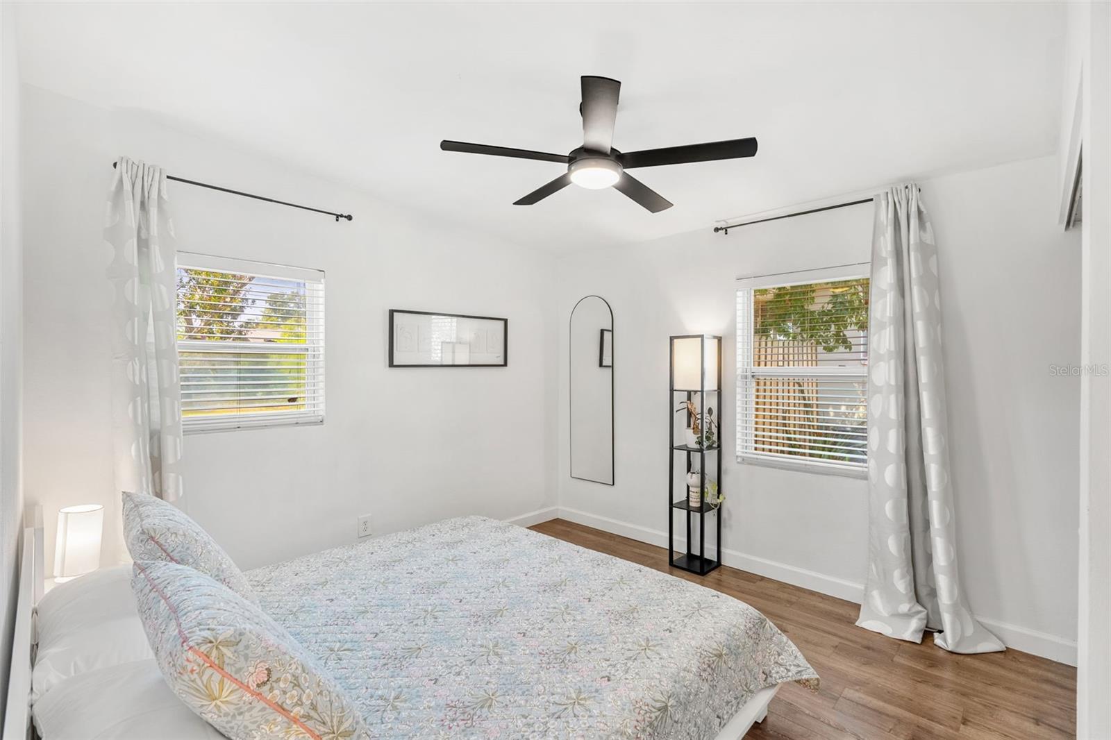 Image 15 of 30 For 734 Carew Avenue