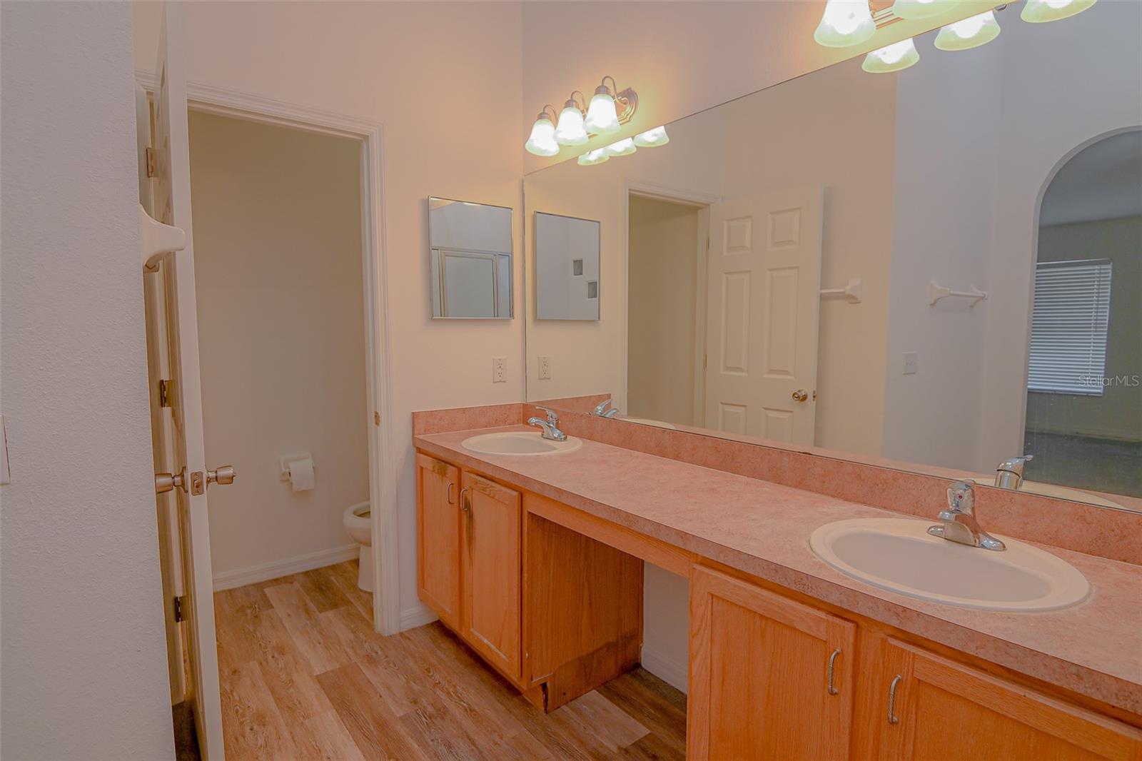 Image 11 of 23 For 928 Chanler Drive
