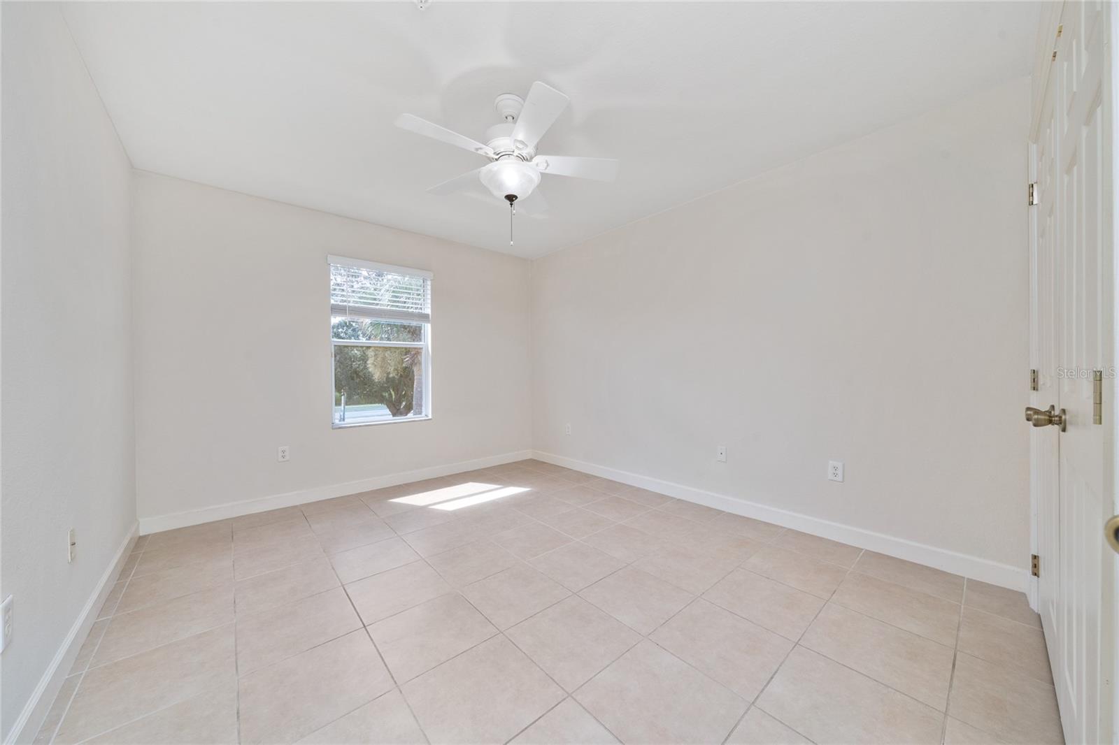 Image 23 of 36 For 2970 Ashland Lane S