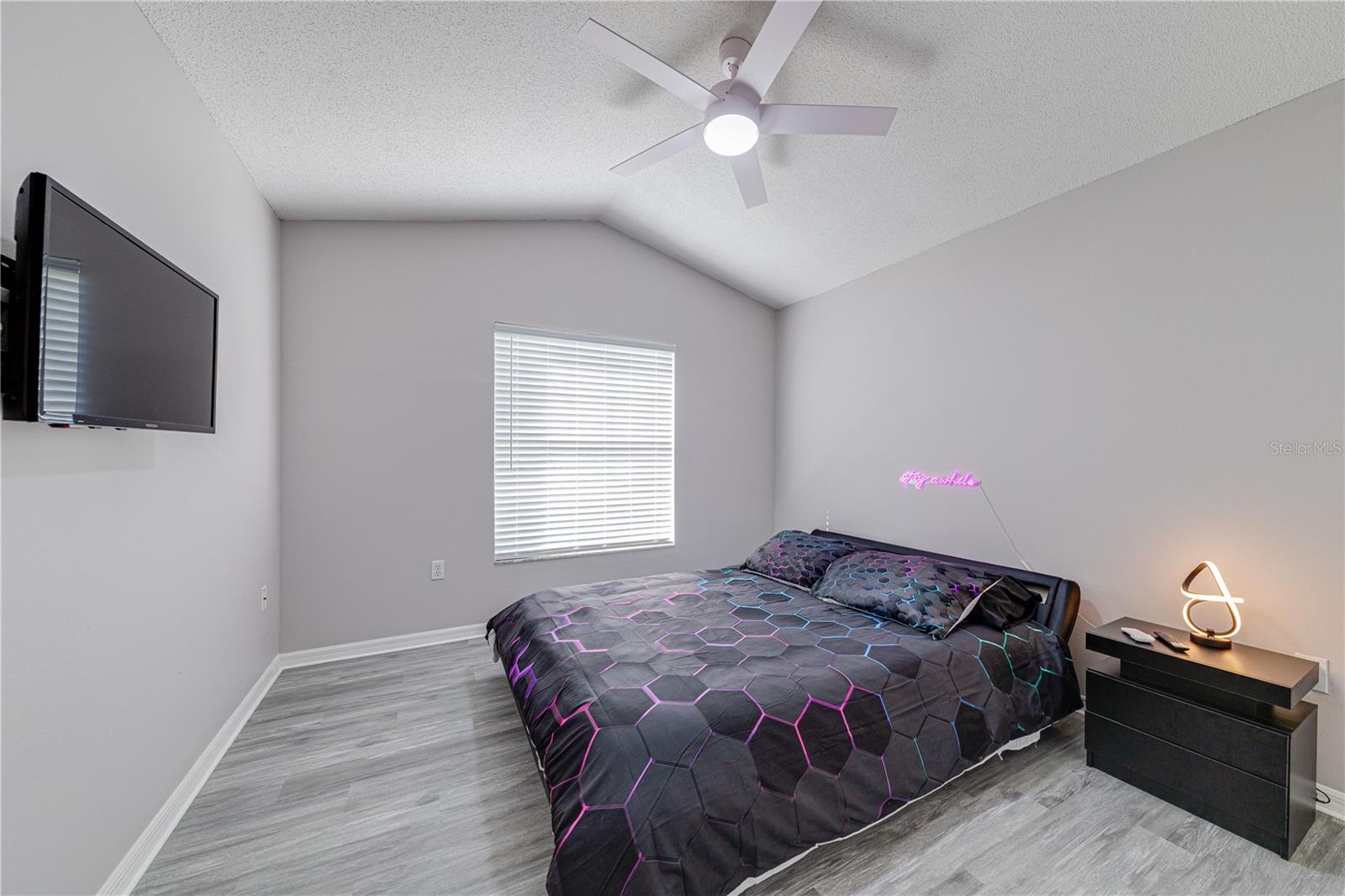 Image 16 of 61 For 680 Thousand Oaks Boulevard