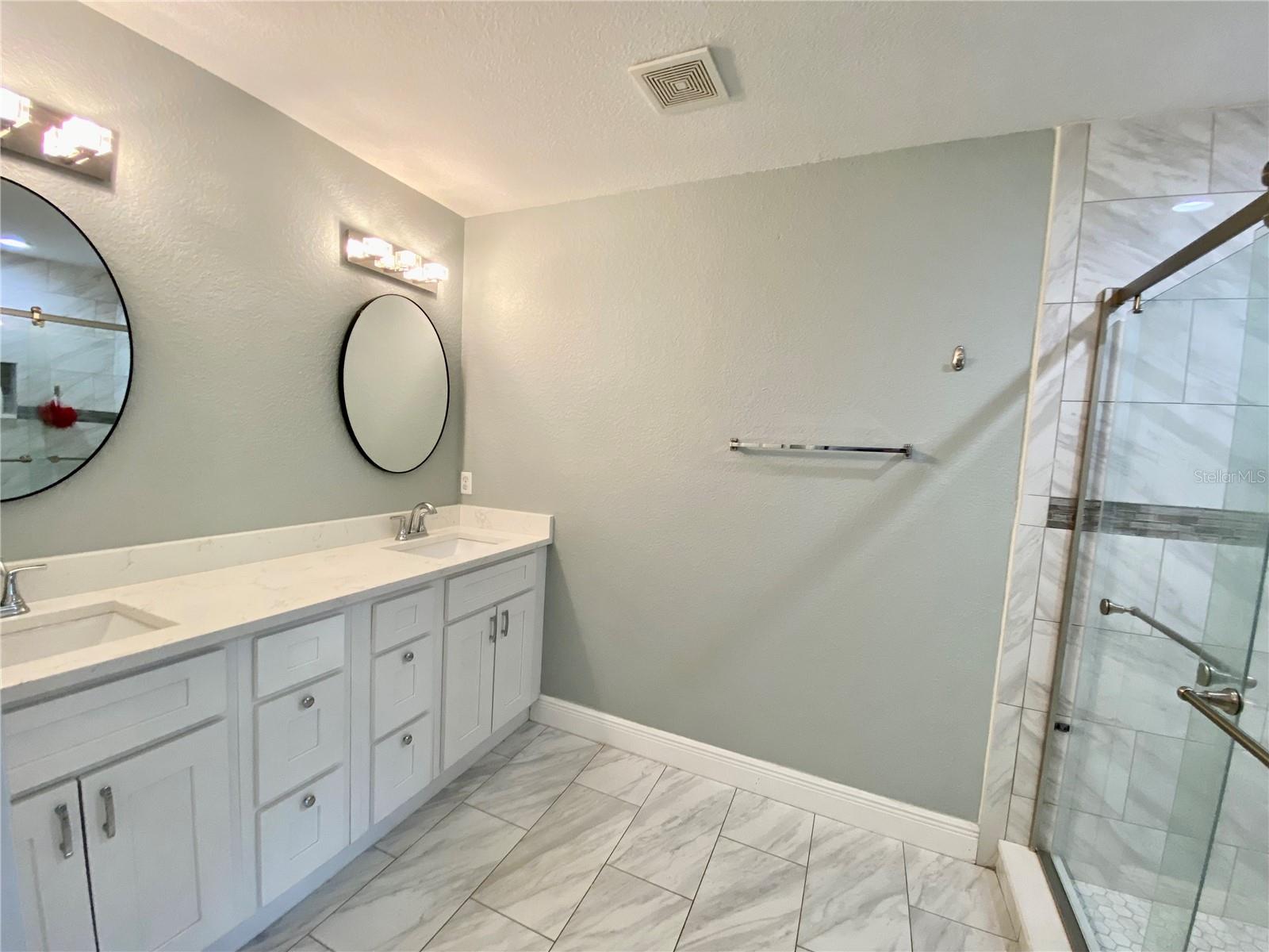 Image 11 of 19 For 6396 Daysbrook Drive 102