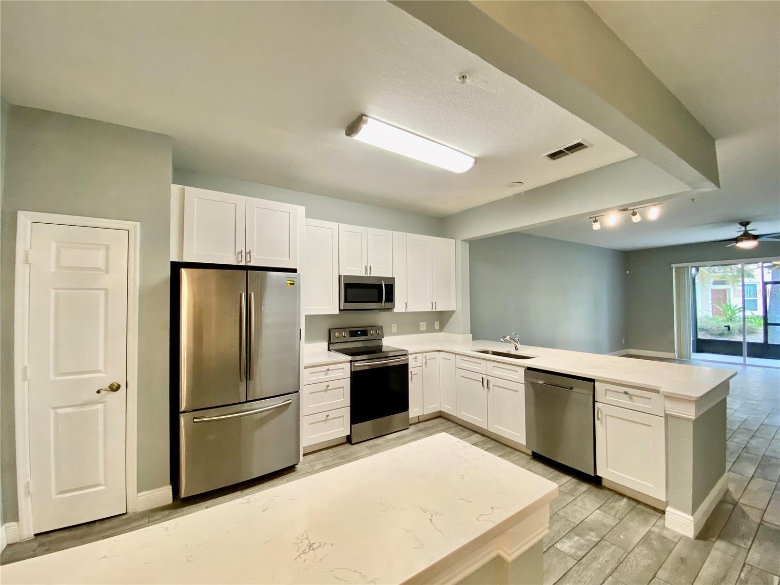 Image 4 of 19 For 6396 Daysbrook Drive 102