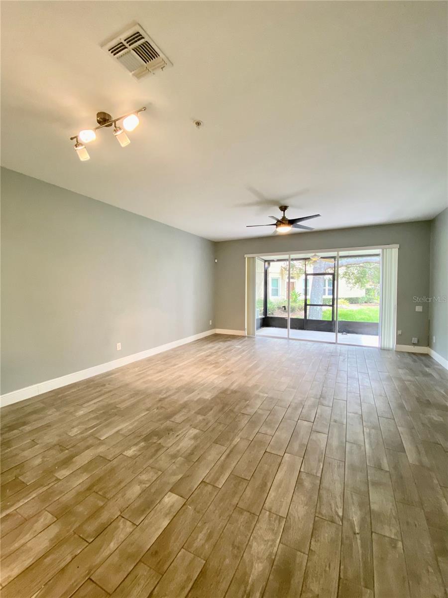 Image 6 of 19 For 6396 Daysbrook Drive 102