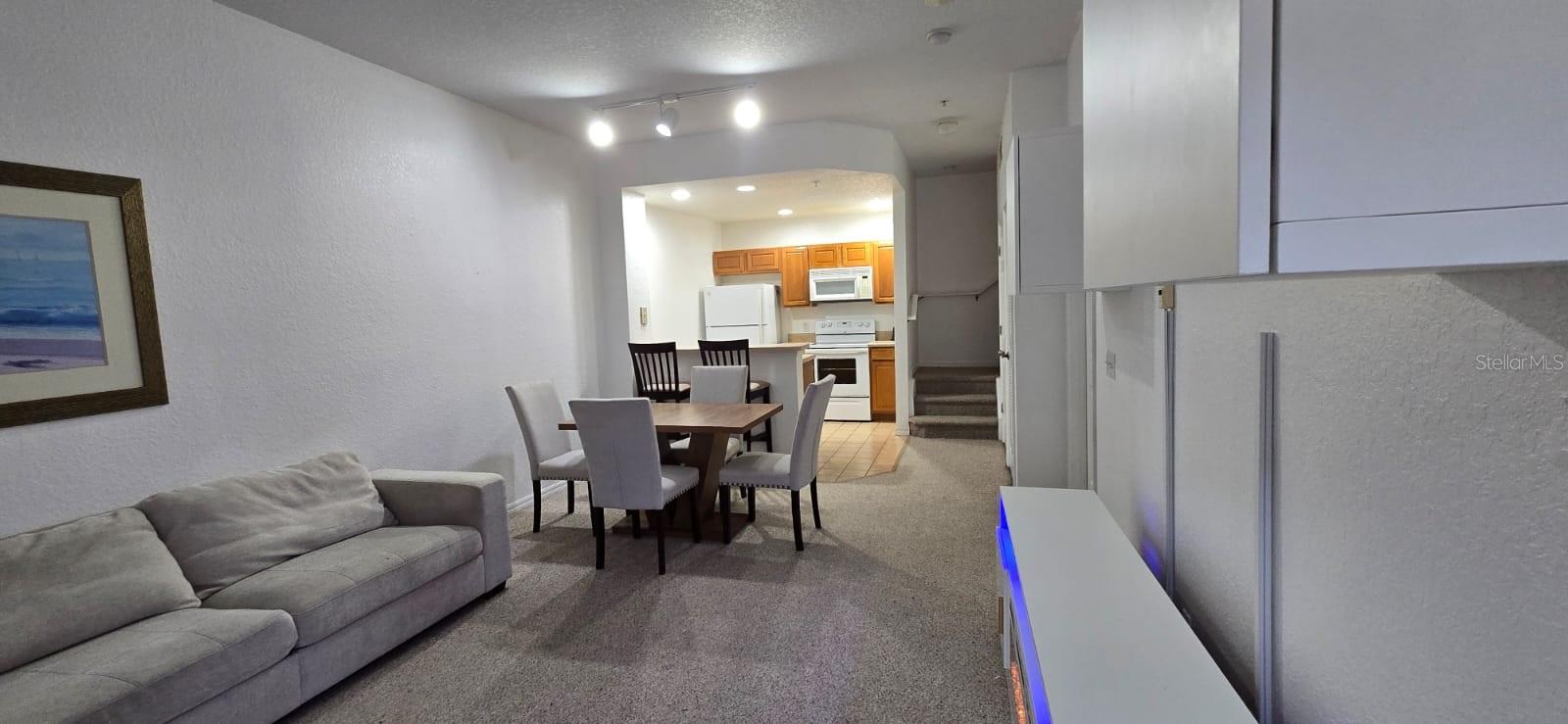Listing photo id 3 for 4552 Jona Free Lane 103