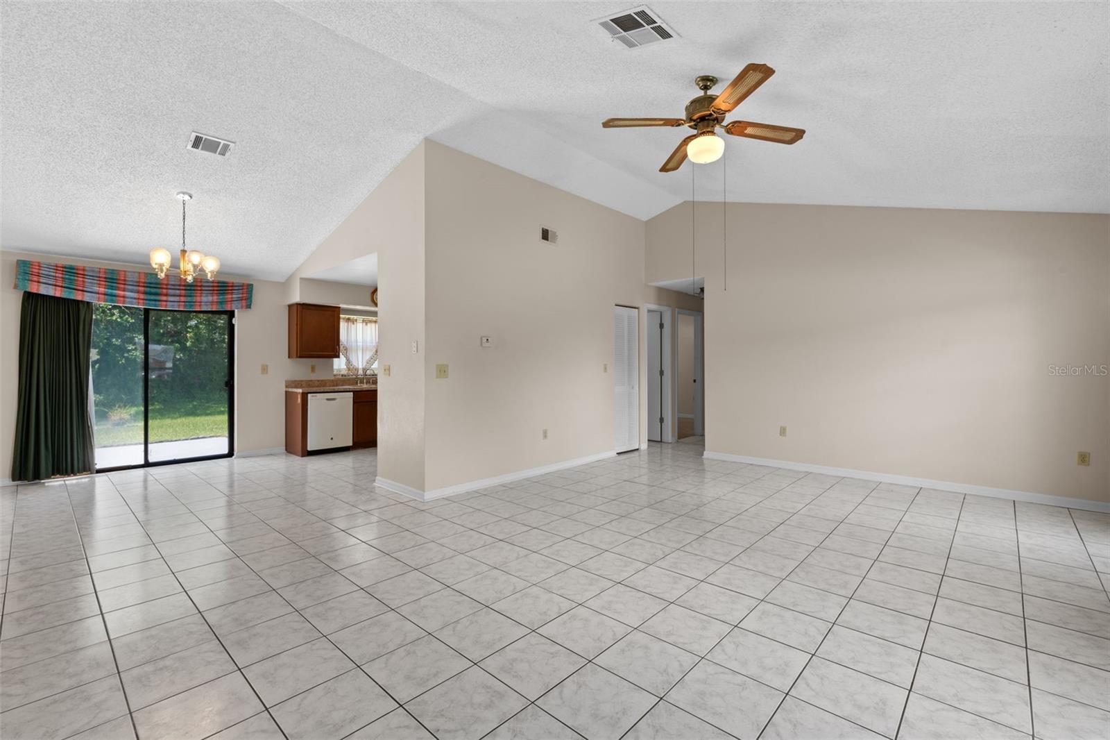 Image 4 of 23 For 3395 Pineridge Circle