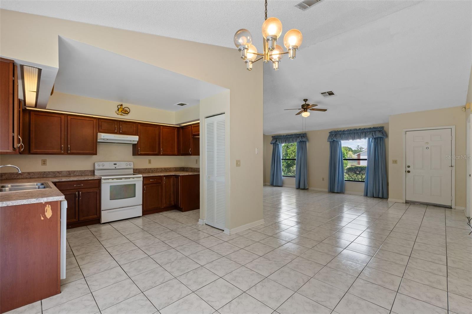 Image 7 of 23 For 3395 Pineridge Circle