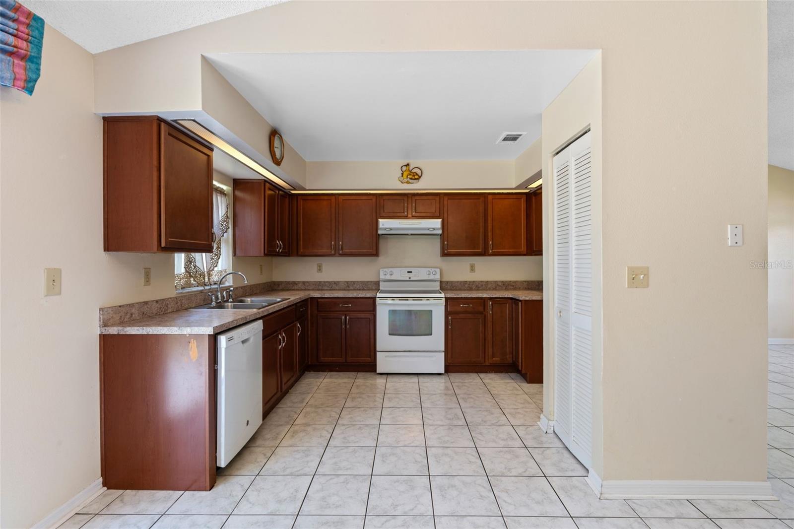 Image 8 of 23 For 3395 Pineridge Circle