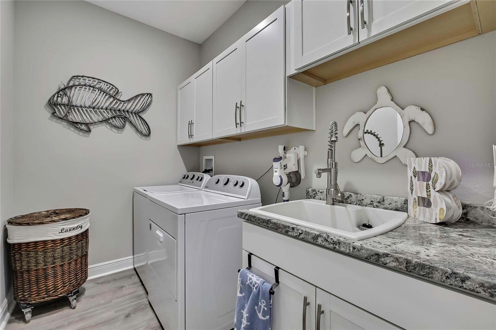 Listing photo id 21 for 9202 Satinwood Terrace