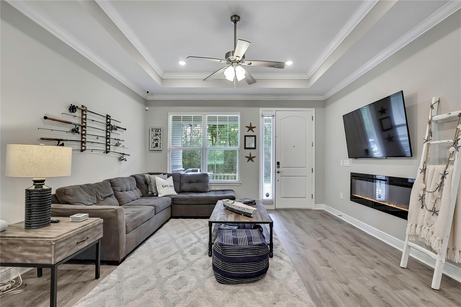 Listing photo id 2 for 9202 Satinwood Terrace