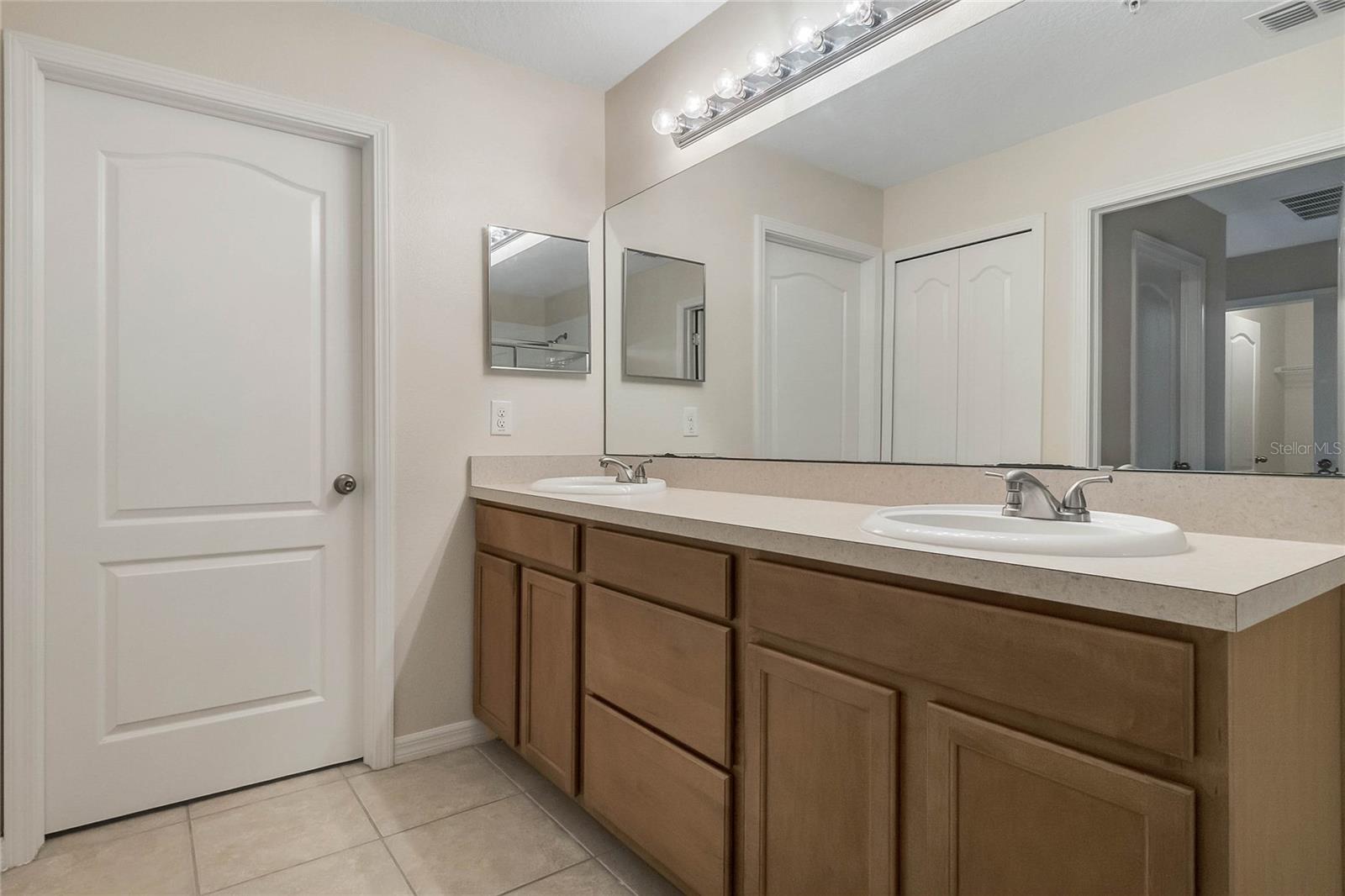 Image 16 of 26 For 1519 Priory Circle
