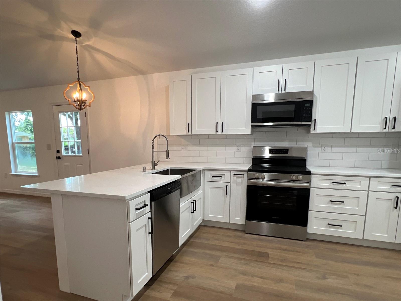 Image 4 of 23 For 1209 Jackson Avenue