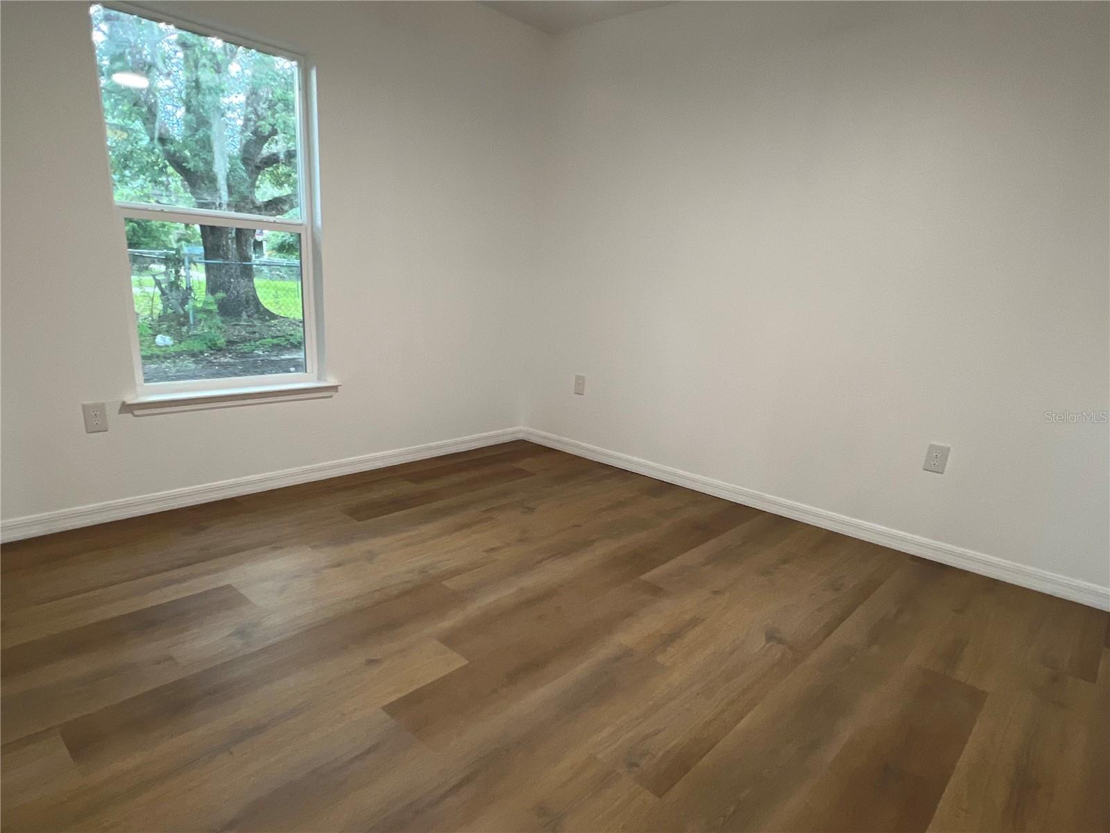 Image 7 of 23 For 1209 Jackson Avenue