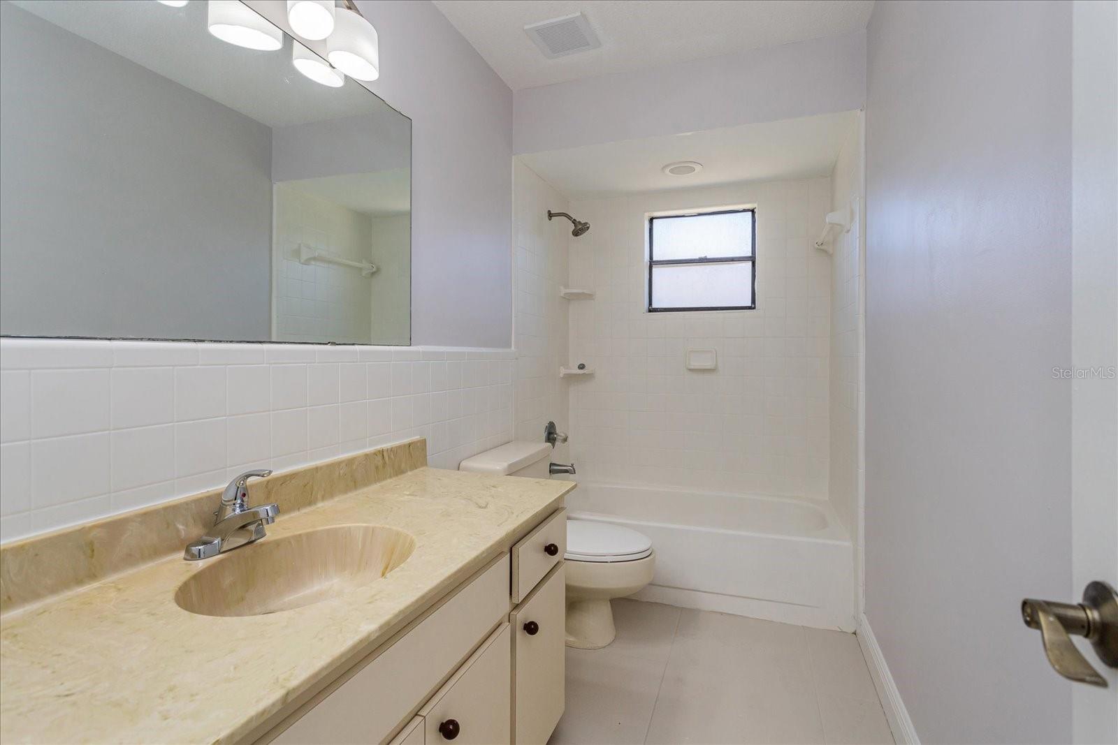 Image 16 of 26 For 915 Normandy Boulevard