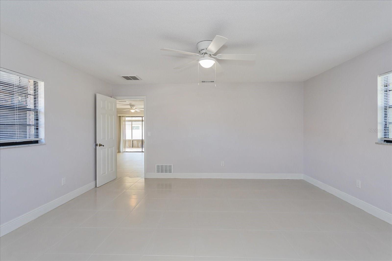 Image 22 of 26 For 915 Normandy Boulevard