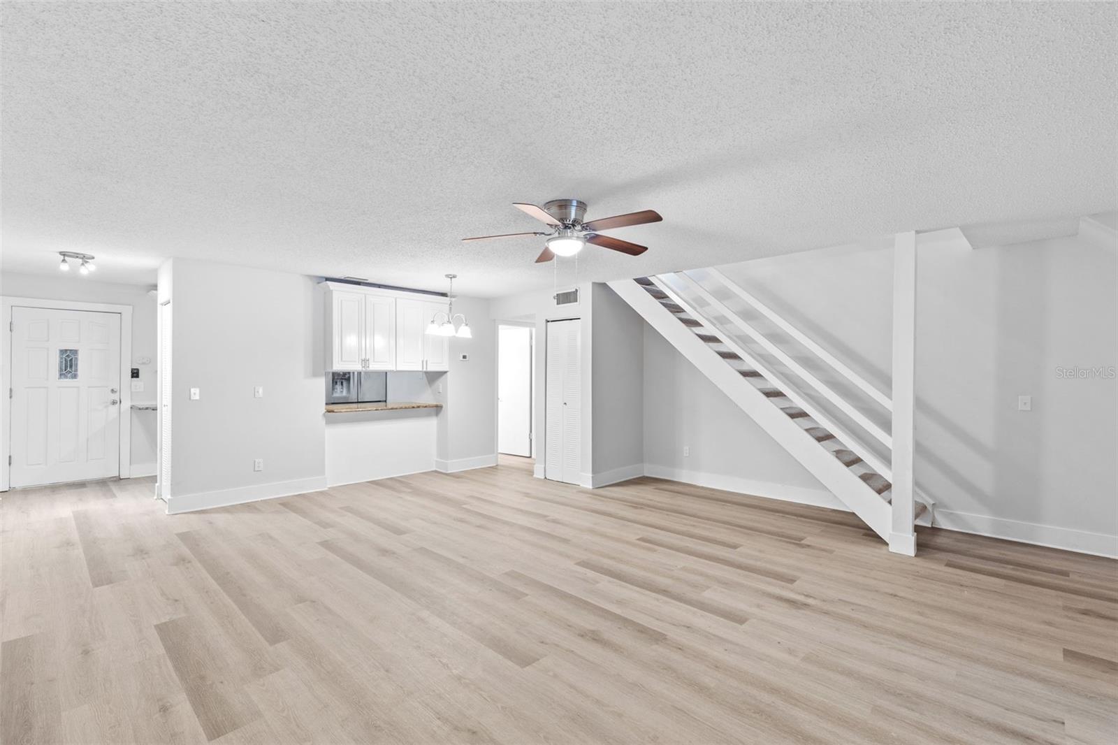 Image 11 of 33 For 11907 Dietz Drive 11907