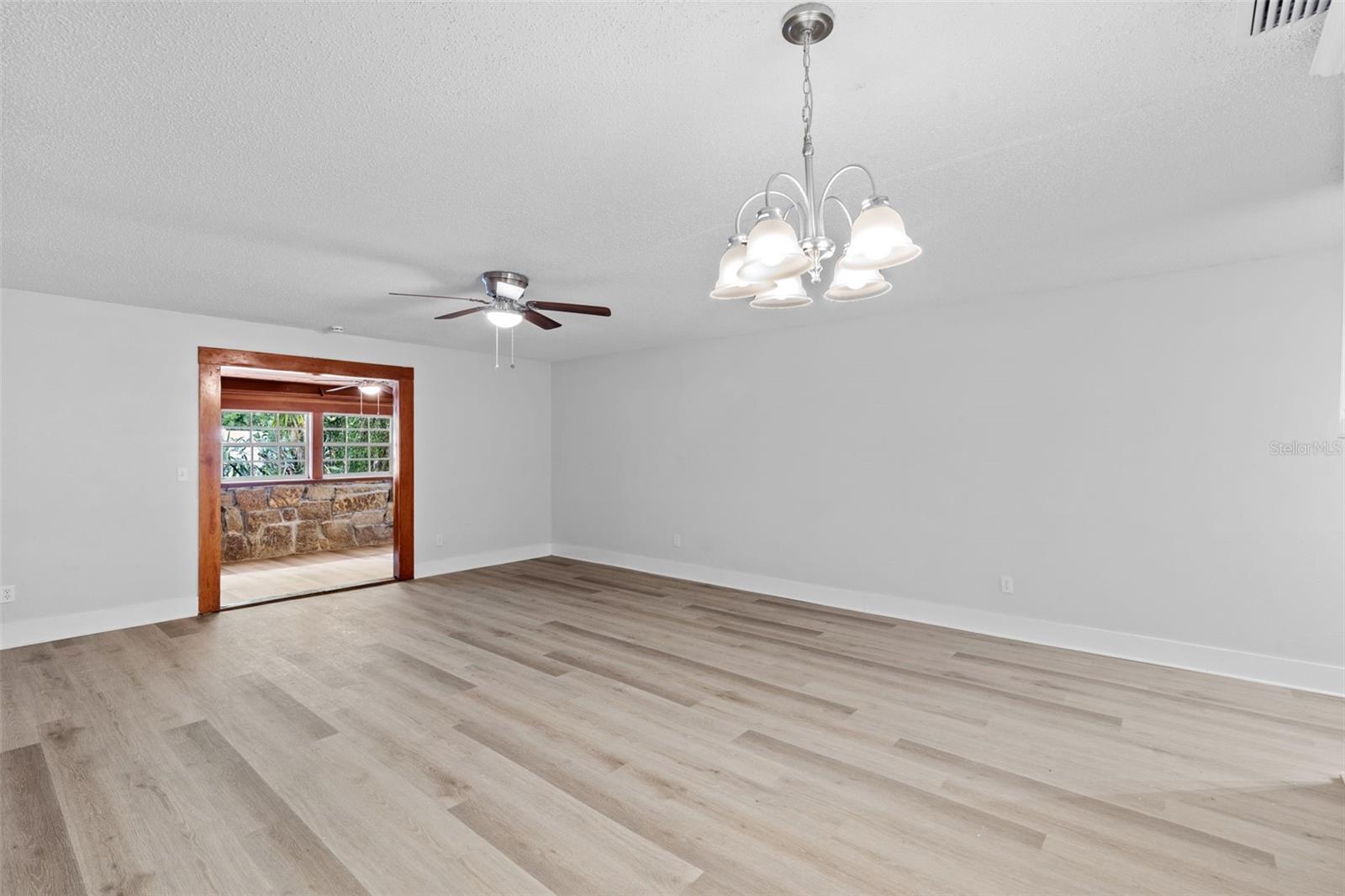 Image 12 of 33 For 11907 Dietz Drive 11907