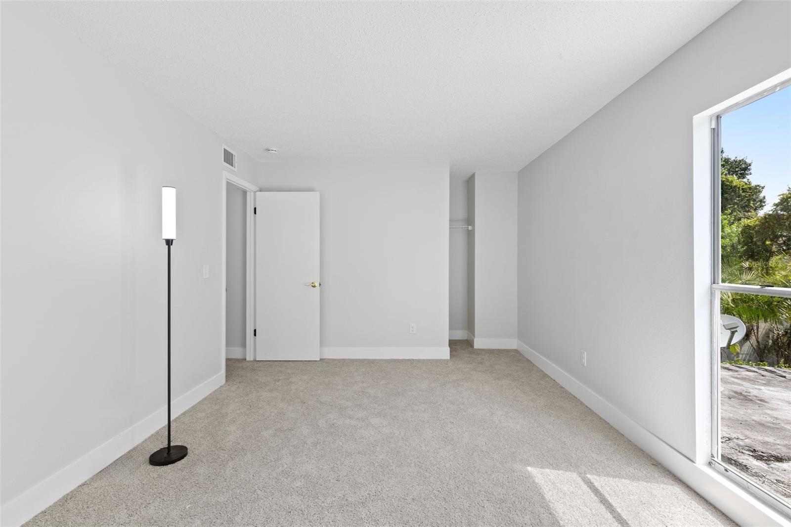 Image 22 of 33 For 11907 Dietz Drive 11907