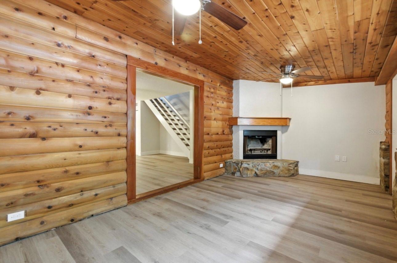 Image 25 of 33 For 11907 Dietz Drive 11907