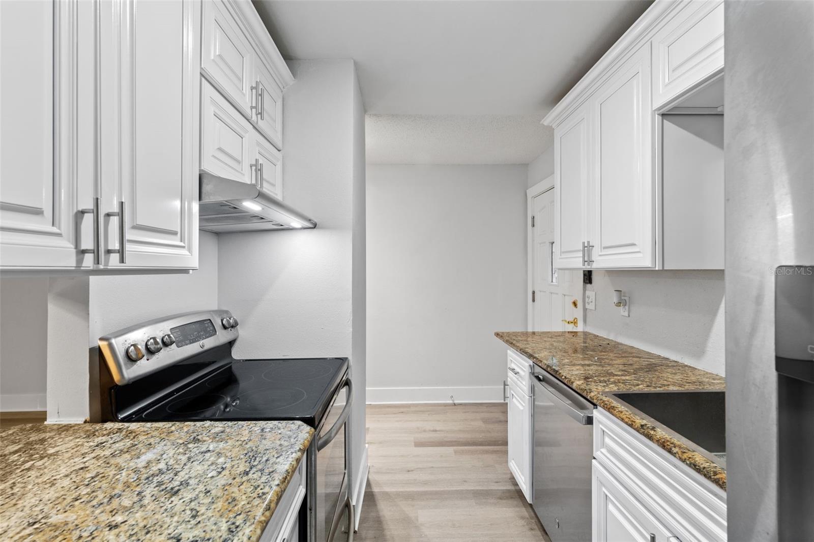 Image 6 of 33 For 11907 Dietz Drive 11907
