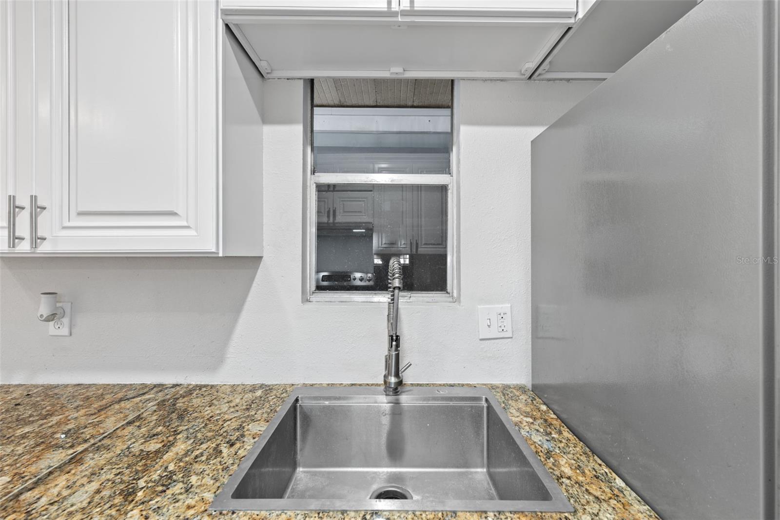 Image 7 of 33 For 11907 Dietz Drive 11907