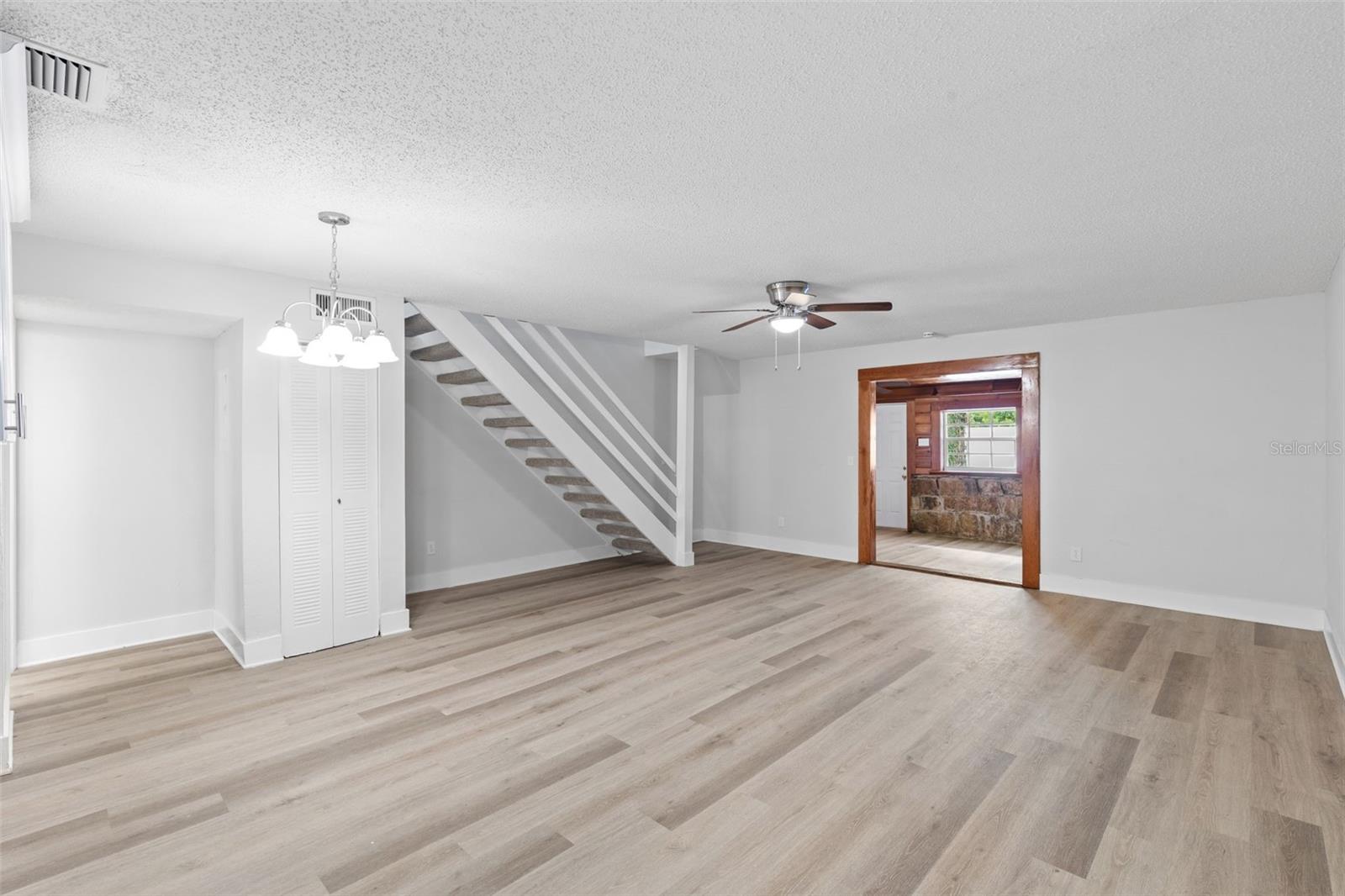 Image 8 of 33 For 11907 Dietz Drive 11907