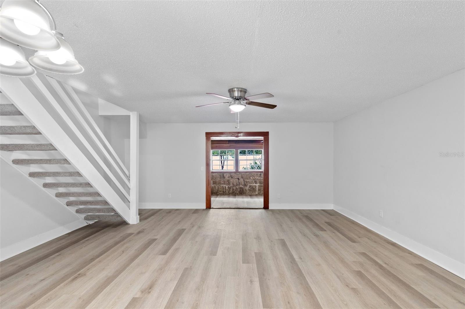Image 9 of 33 For 11907 Dietz Drive 11907