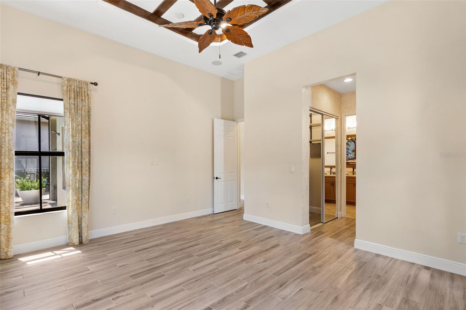 Image 17 of 39 For 5006 Avila Avenue