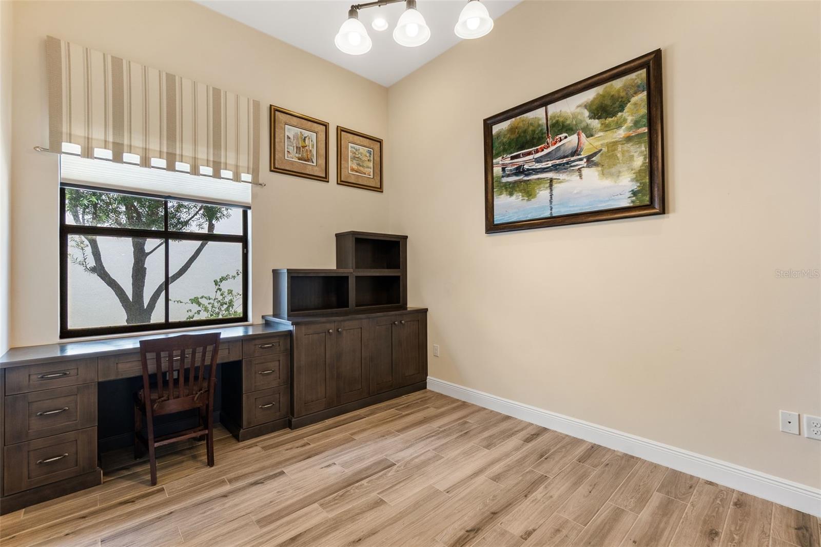 Image 22 of 39 For 5006 Avila Avenue