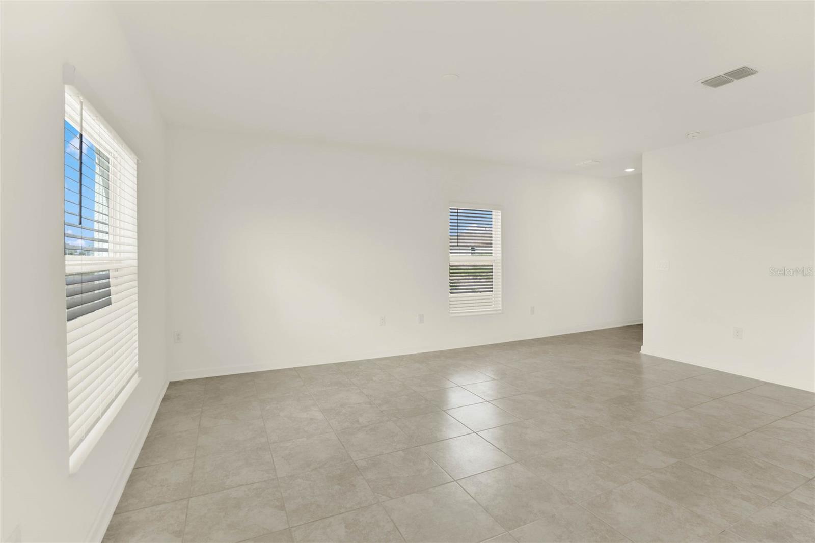Image 14 of 44 For 517 Bell Prairie Circle